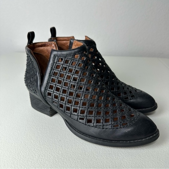 Jeffrey Campbell Black Suede Taggart Eyelet Booties Size 6 - Picture 1 of 7